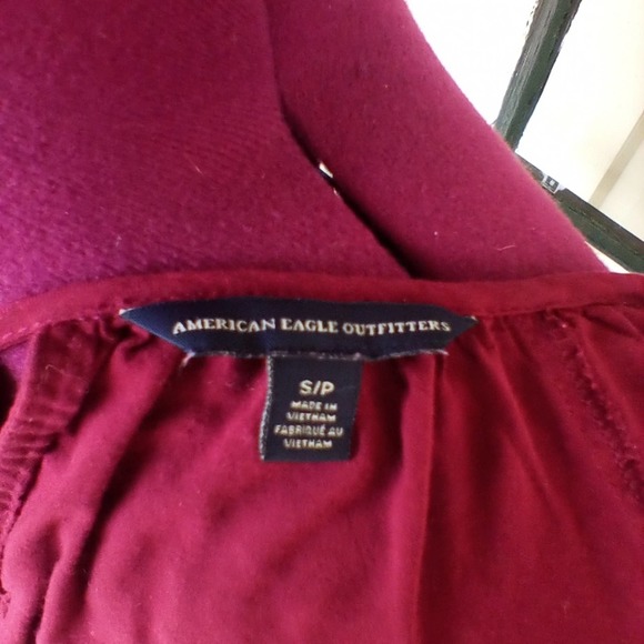 American Eagle Burgundy Boho 3/4 Sleeve Embroidered Lace Up Top sz S - Picture 5 of 6